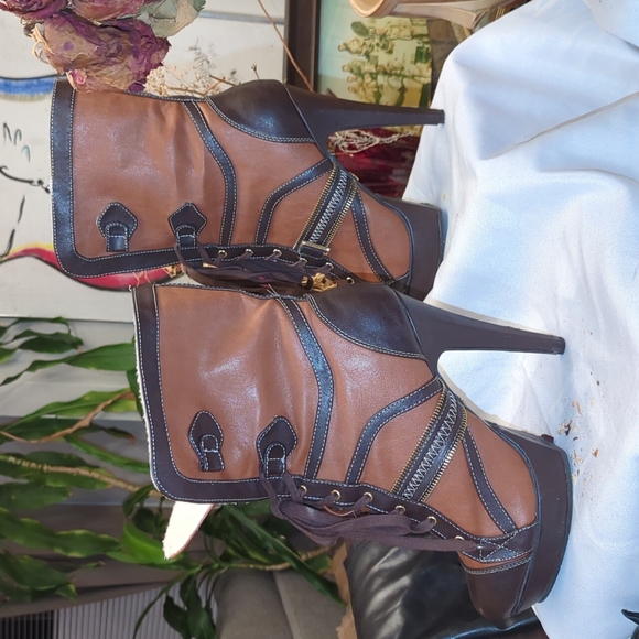 Derion Platform Stiletto Boots - Picture 3 of 11